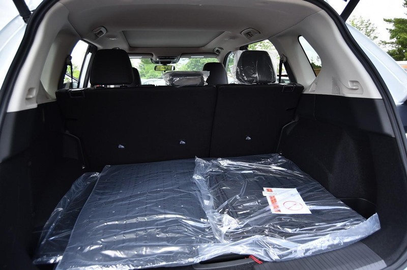 Nissan Rogue Vehicle Image 25
