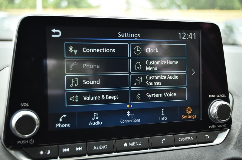 Nissan Sentra Vehicle Image 14
