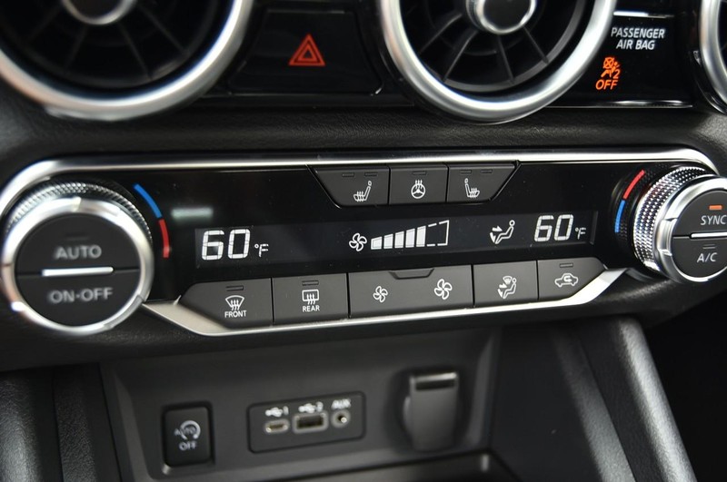 Nissan Sentra Vehicle Image 15