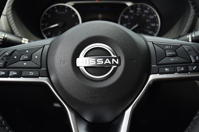 Nissan Sentra Vehicle Image 18