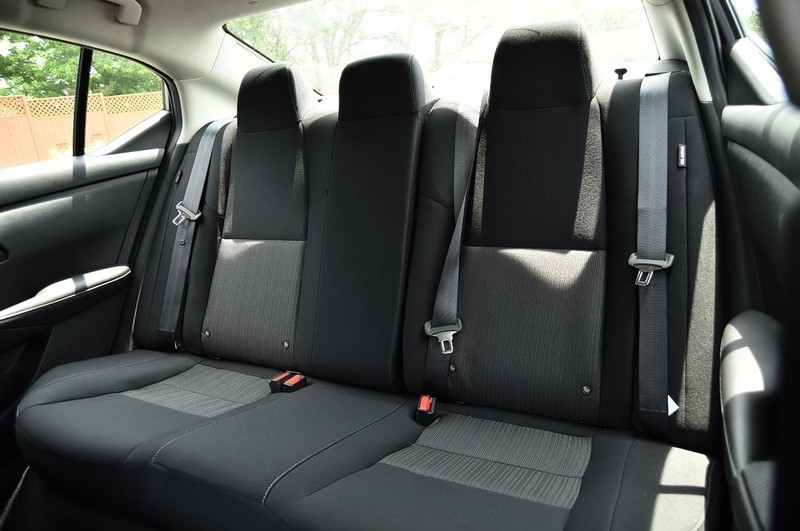 Nissan Sentra Vehicle Image 21