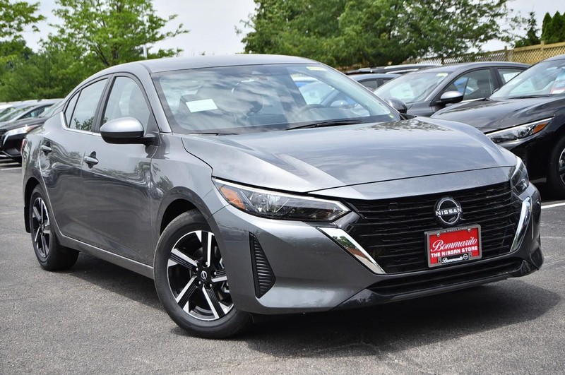 Nissan Sentra Vehicle Image 02