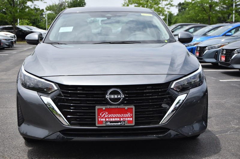 Nissan Sentra Vehicle Image 04