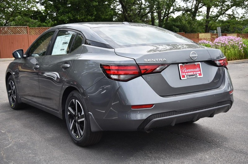 Nissan Sentra Vehicle Image 07