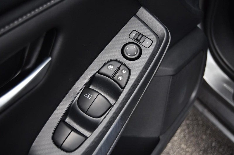 Nissan Sentra Vehicle Image 09