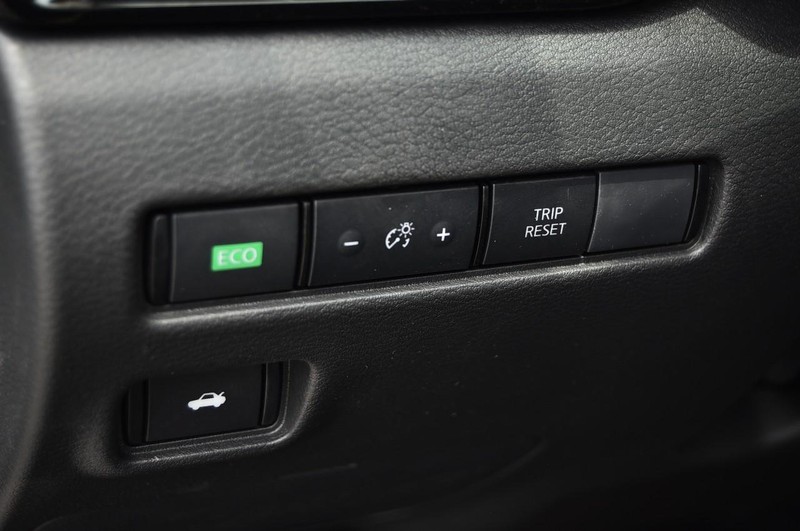 Nissan Sentra Vehicle Image 11