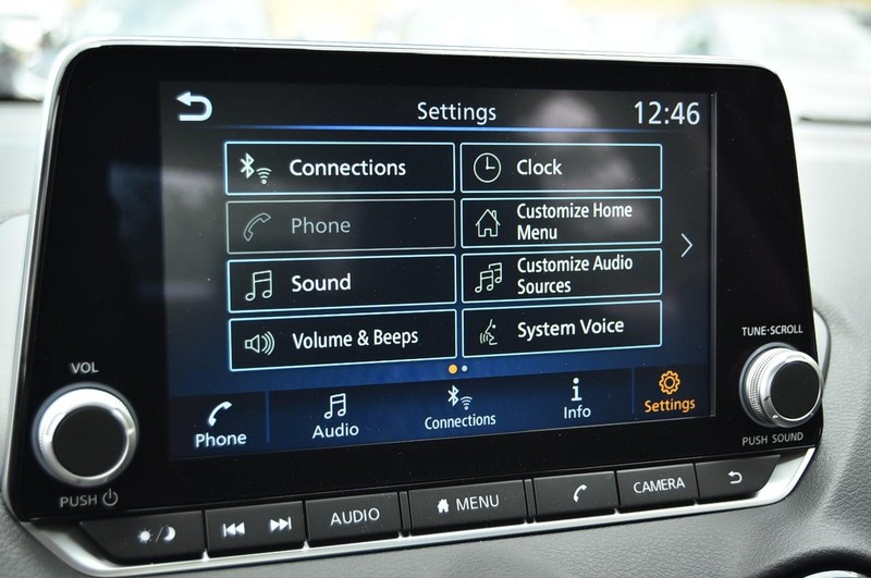 Nissan Sentra Vehicle Image 14