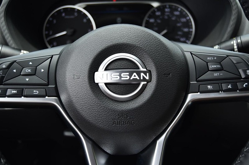 Nissan Sentra Vehicle Image 18