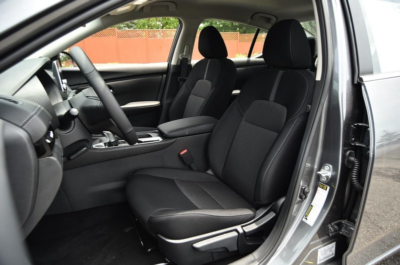 Nissan Sentra Vehicle Image 19