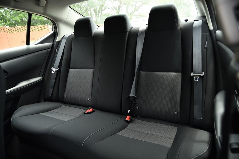Nissan Sentra Vehicle Image 21