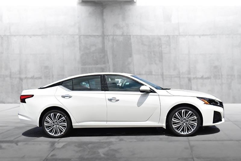 Nissan Altima Vehicle Image 05
