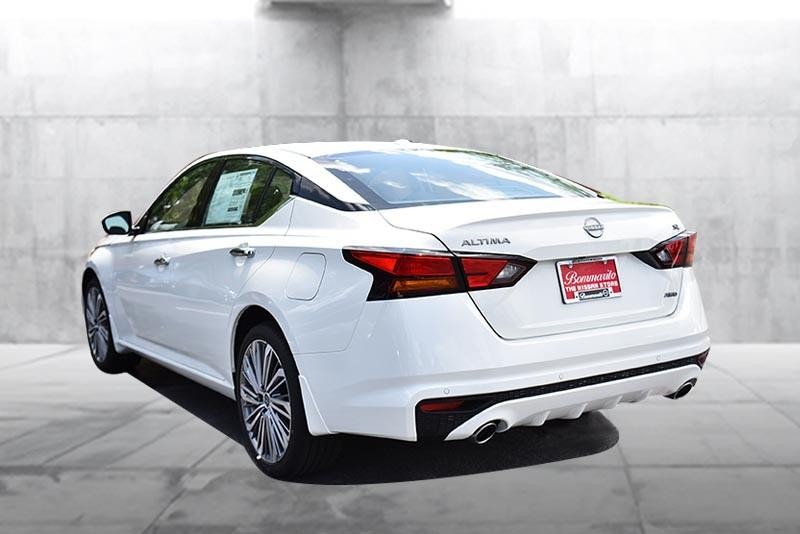 Nissan Altima Vehicle Image 07