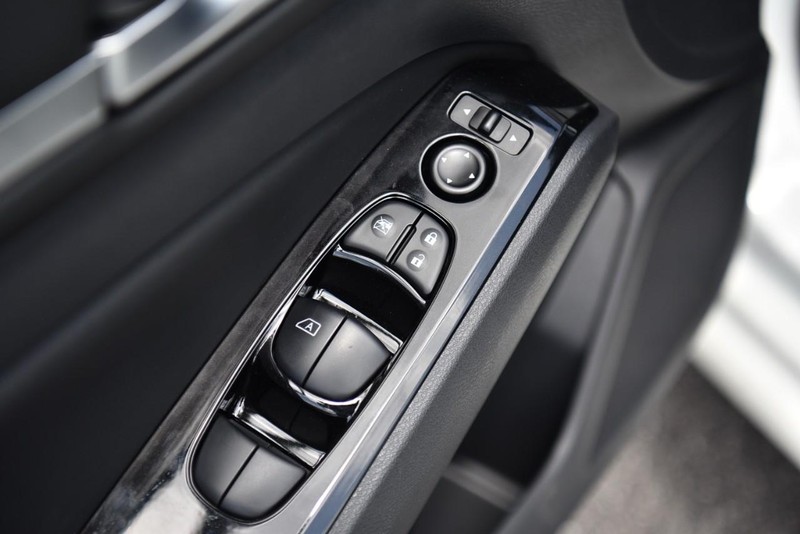 Nissan Altima Vehicle Image 09