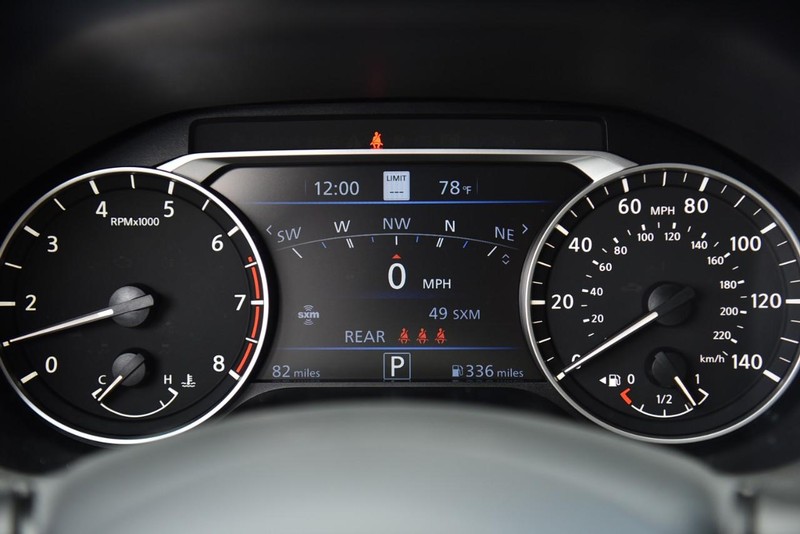 Nissan Altima Vehicle Image 12