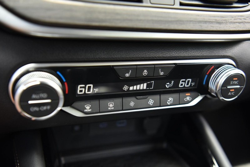 Nissan Altima Vehicle Image 16