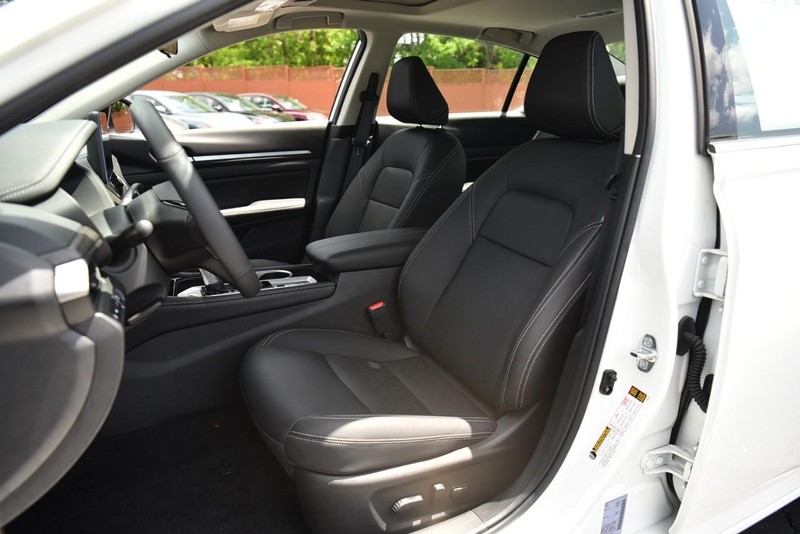 Nissan Altima Vehicle Image 20