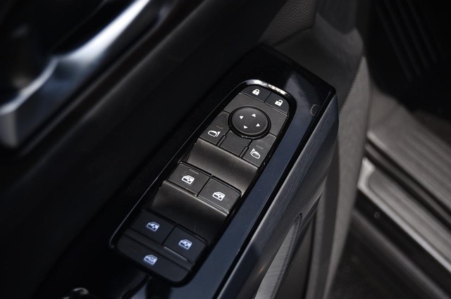 Nissan Pathfinder Vehicle Image 09