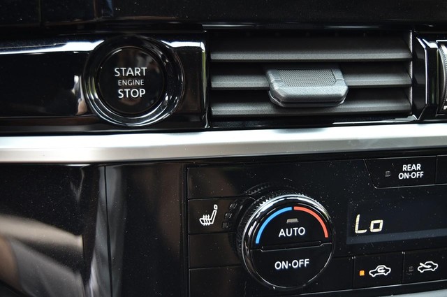 Nissan Pathfinder Vehicle Image 17