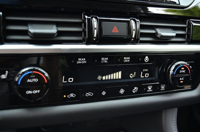 Nissan Pathfinder Vehicle Image 18