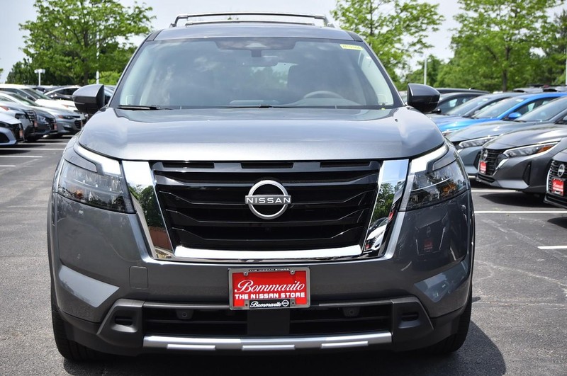 Nissan Pathfinder Vehicle Image 04
