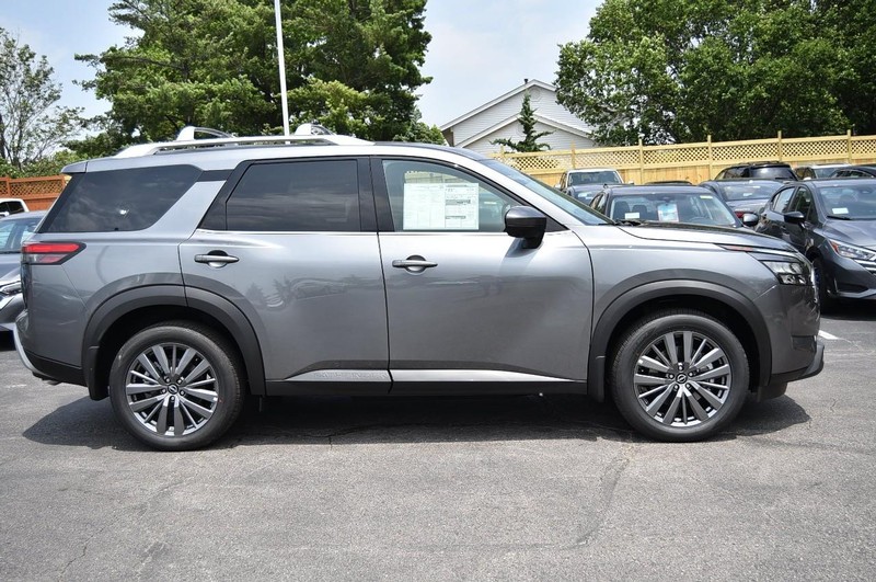 Nissan Pathfinder Vehicle Image 05