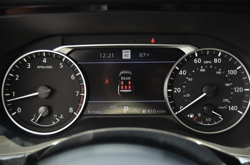 Nissan Pathfinder Vehicle Image 12