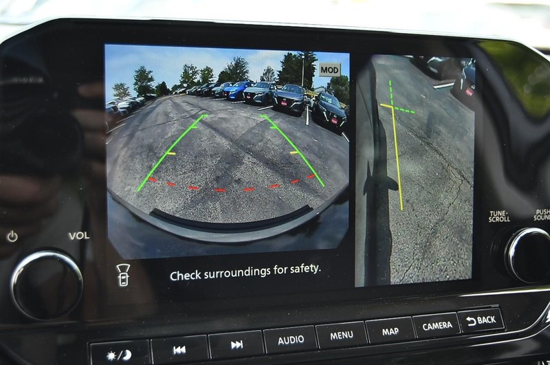 Nissan Pathfinder Vehicle Image 15