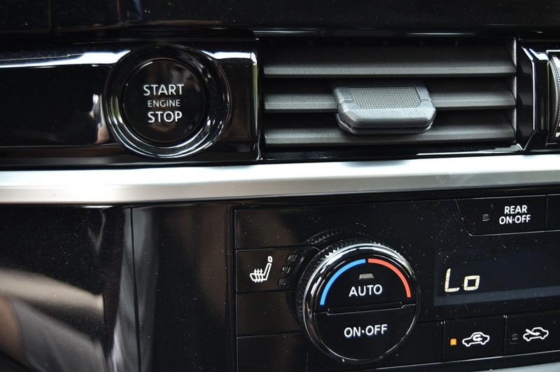 Nissan Pathfinder Vehicle Image 17