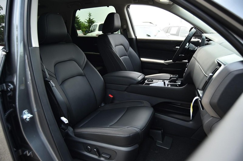 Nissan Pathfinder Vehicle Image 23