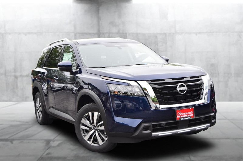 Nissan Pathfinder Vehicle Image 02