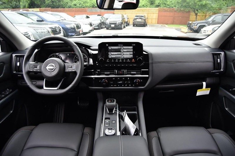 Nissan Pathfinder Vehicle Image 08