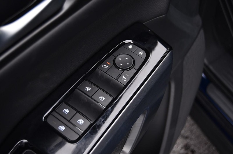 Nissan Pathfinder Vehicle Image 09