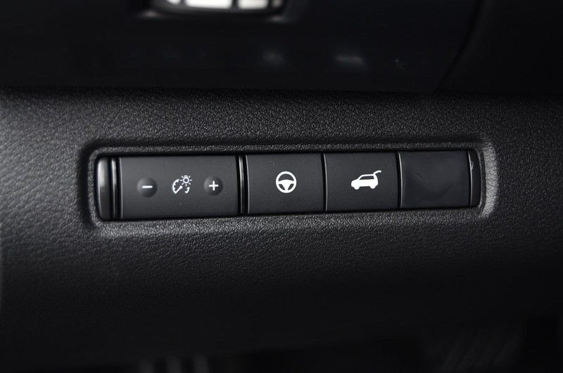 Nissan Pathfinder Vehicle Image 11