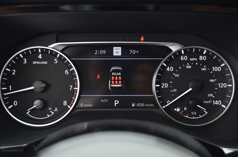 Nissan Pathfinder Vehicle Image 12