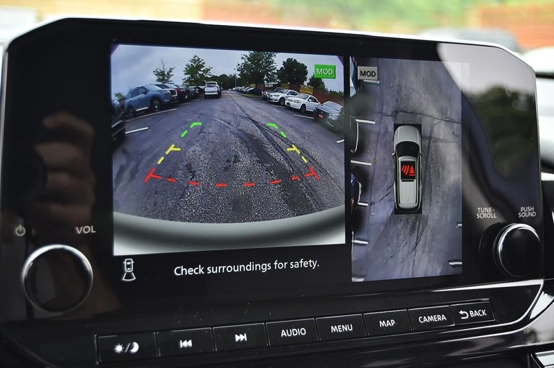 Nissan Pathfinder Vehicle Image 13