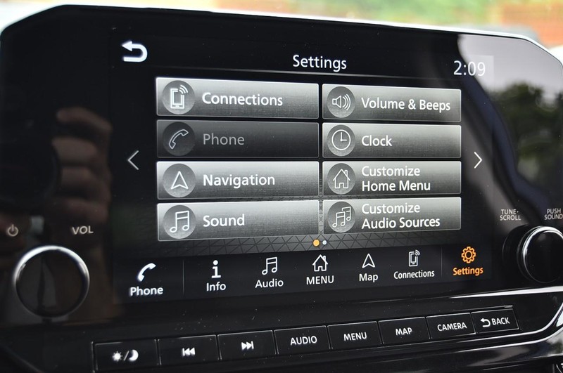 Nissan Pathfinder Vehicle Image 14