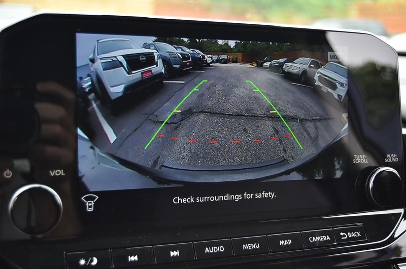 Nissan Pathfinder Vehicle Image 16