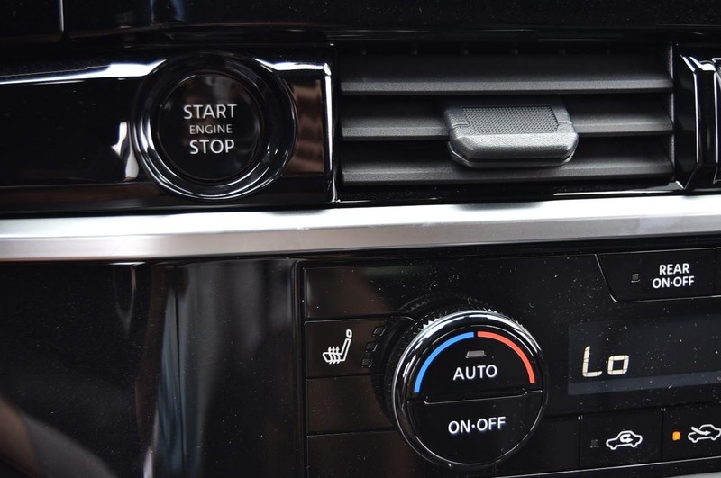 Nissan Pathfinder Vehicle Image 17