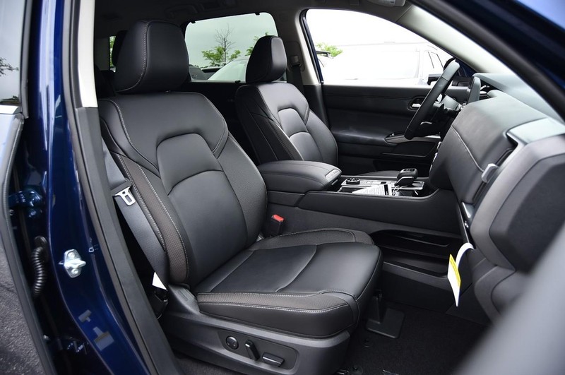 Nissan Pathfinder Vehicle Image 23