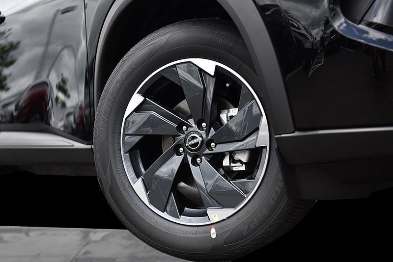 Nissan Rogue Vehicle Image 03