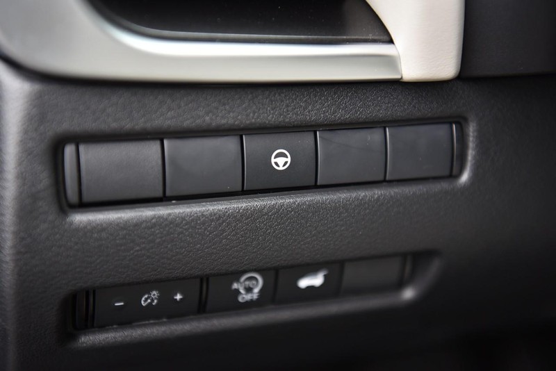 Nissan Rogue Vehicle Image 11