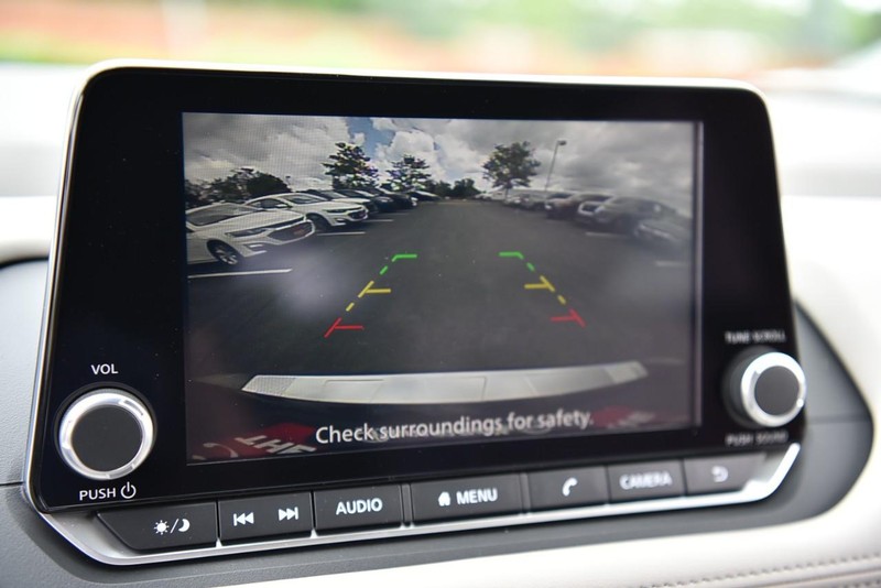 Nissan Rogue Vehicle Image 14