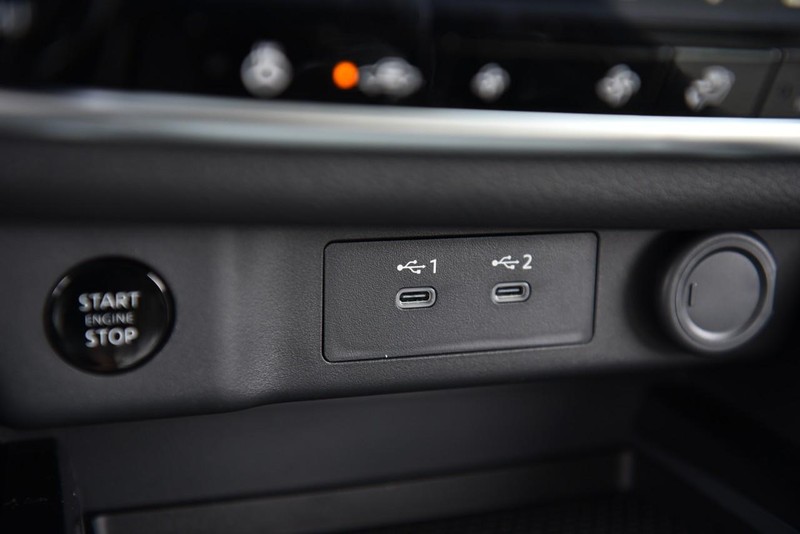 Nissan Rogue Vehicle Image 17