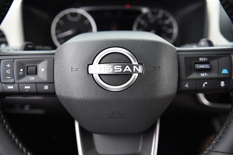 Nissan Rogue Vehicle Image 19