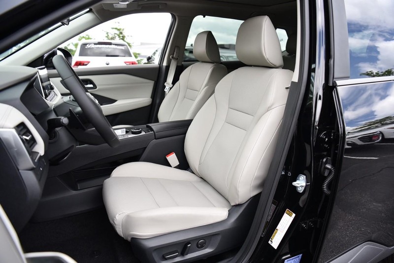 Nissan Rogue Vehicle Image 20