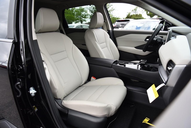 Nissan Rogue Vehicle Image 21