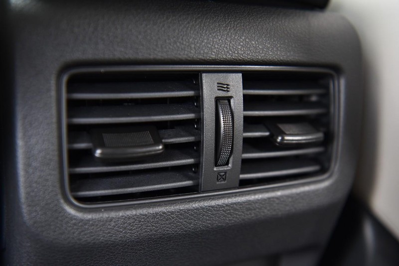 Nissan Rogue Vehicle Image 24
