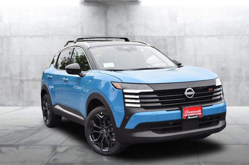 Nissan Kicks Vehicle Image 02