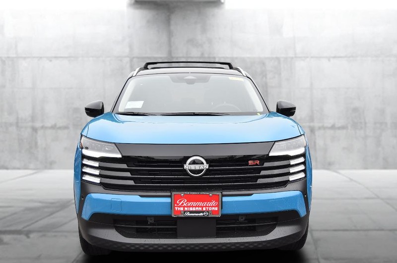 Nissan Kicks Vehicle Image 04