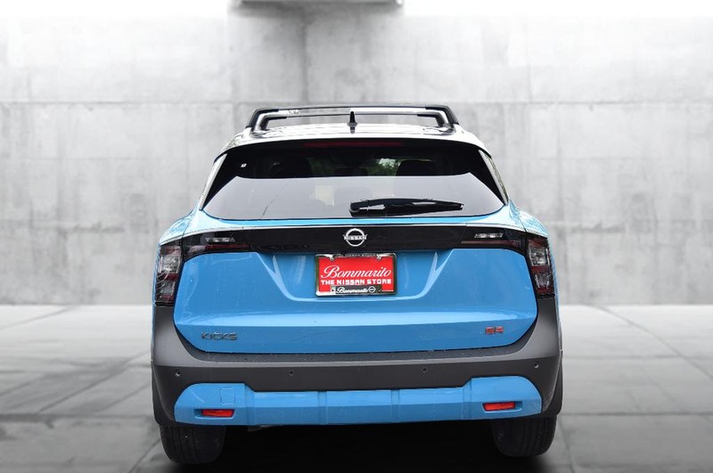 Nissan Kicks Vehicle Image 06